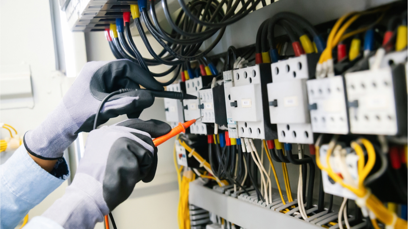Richy Electricals engineers at work